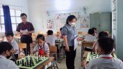 Học sinh thi đấu môn cờ vua
