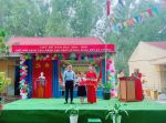 Học sinh nhận thưởng phong trào