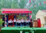 Học sinh lớp 1 nhận thưởng Học sinh Xuất sắc